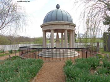 tomb of Andrew and Rachel Jackson