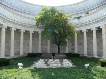 graves of Warren and Florence Harding