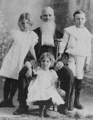 Robert Hancock Hunter with his children