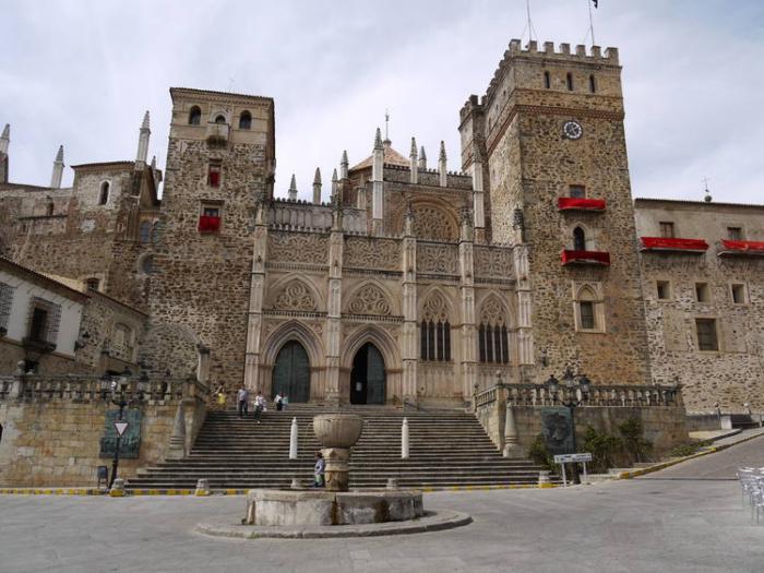 Royal Monastery of Santa Maria de Guadalupe (public entrance)