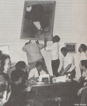 removing a portrait of King Idris