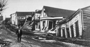 Validivia street after the earthquake